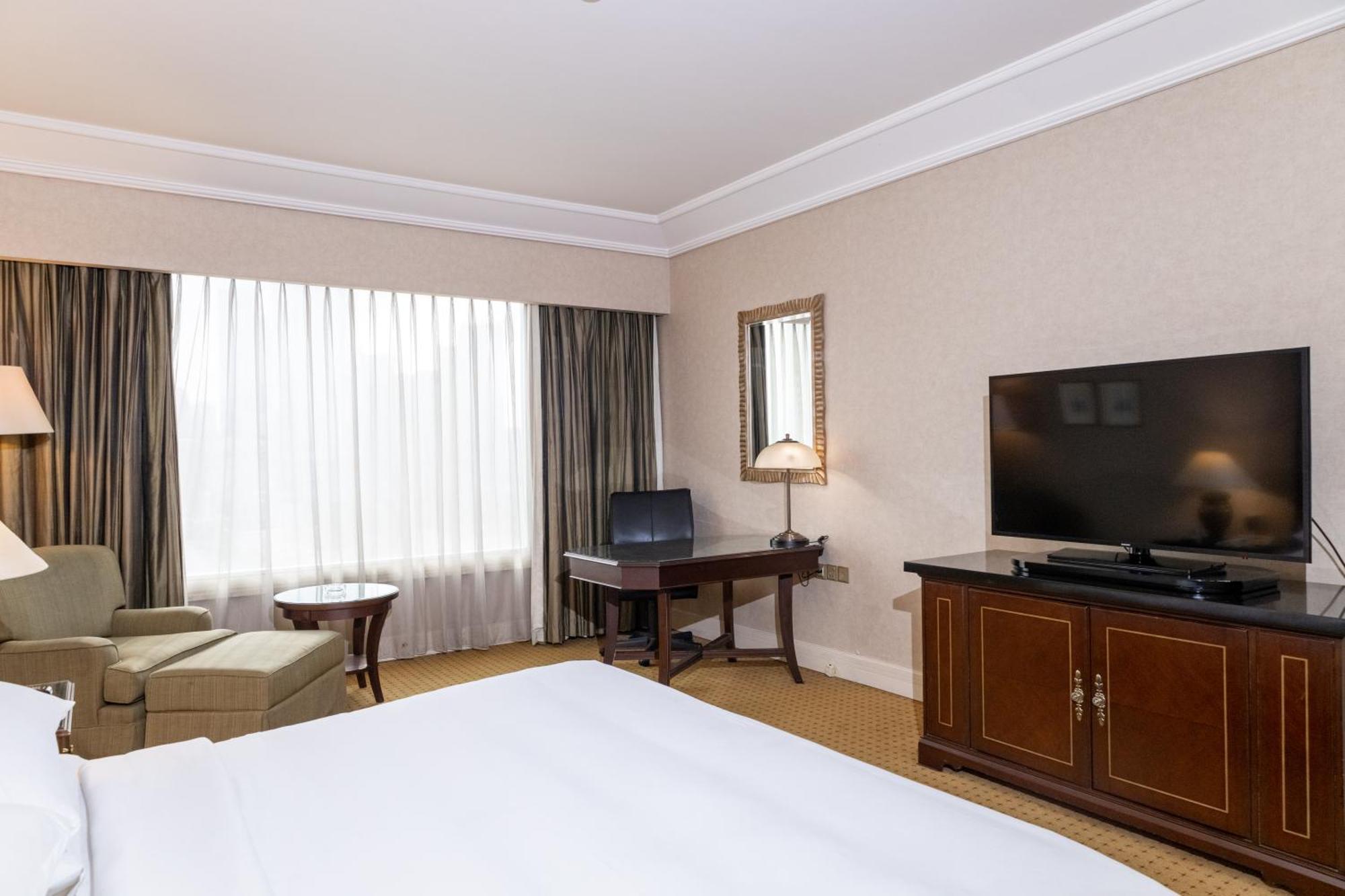 Mangkuluhur Artotel Suites Jakarta Exteriör bild