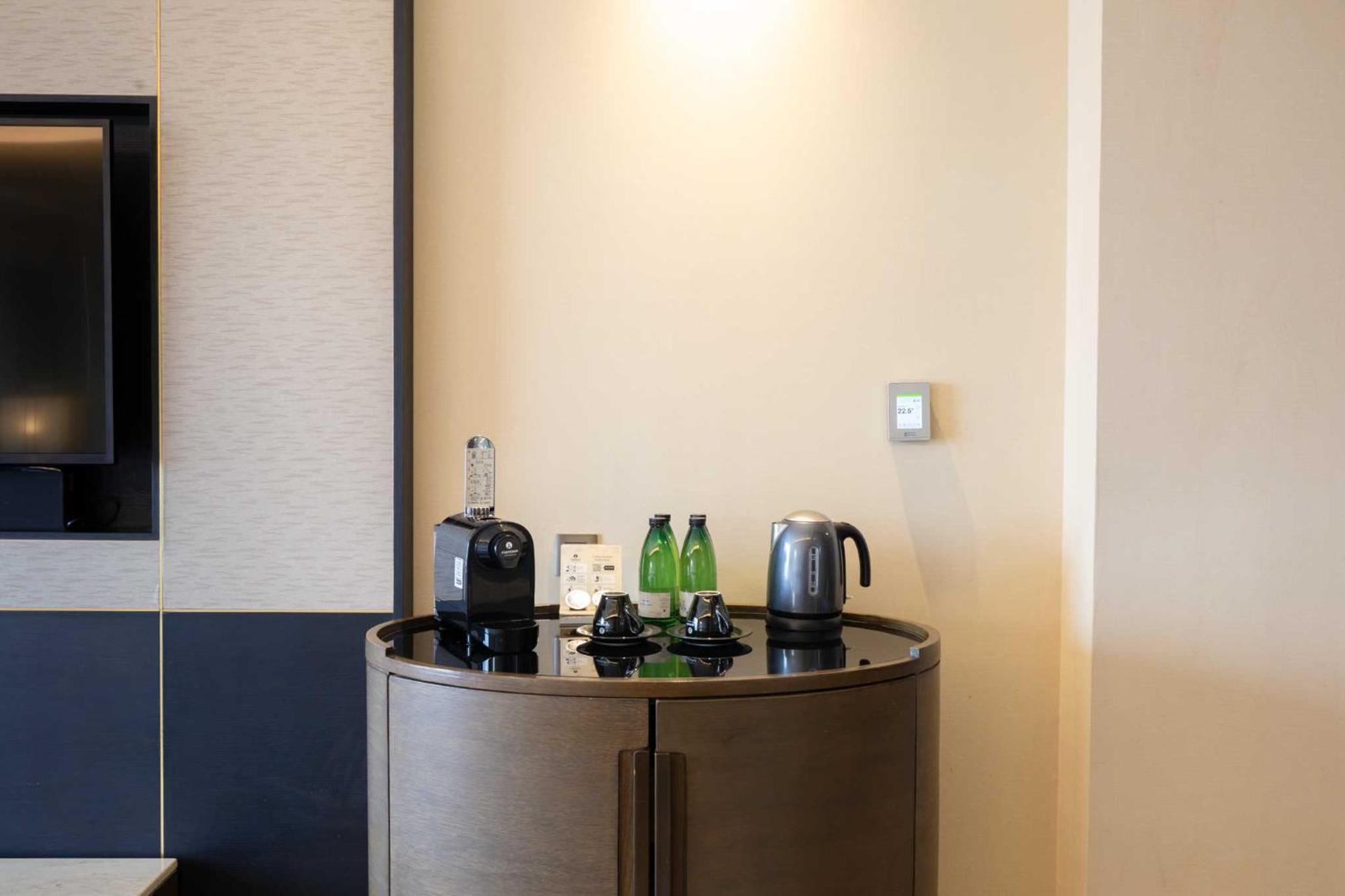 Mangkuluhur Artotel Suites Jakarta Exteriör bild